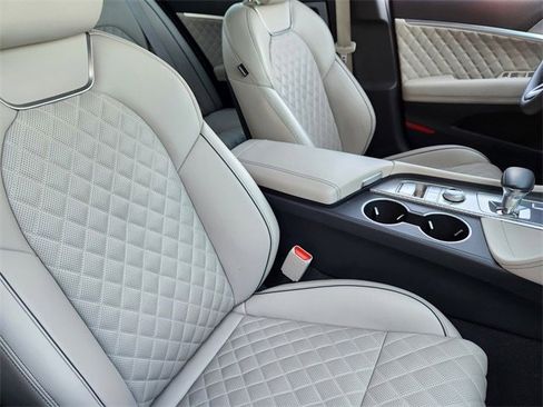 Used 2023 Genesis G70 3.3T w/ Sport Prestige Package image 10