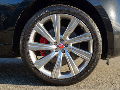 Used 2023 Jaguar F-PACE R-Dynamic S image 12