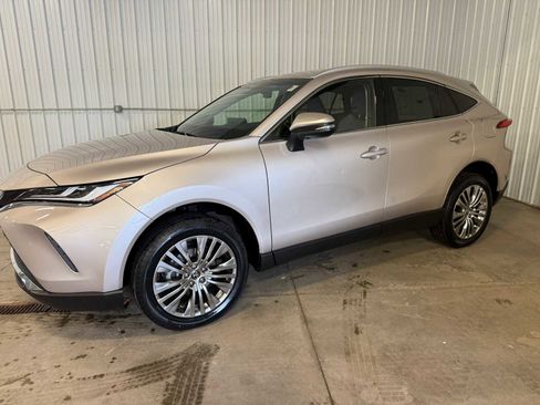Certified 2023 Toyota Venza XLE AWD/4WD image 2
