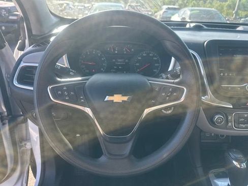 Used 2020 Chevrolet Equinox LS AWD/4WD image 17