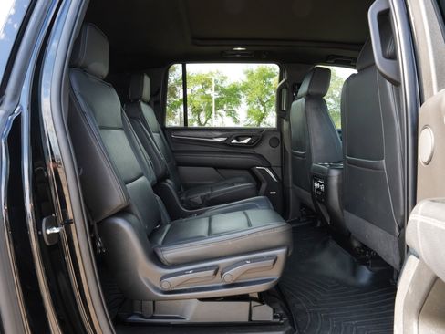 Used 2022 GMC Yukon XL Denali image 25