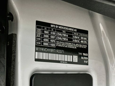 Used 2024 Mercedes-Benz eSprinter 170 Cargo image 31