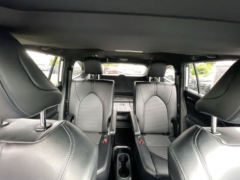 Used 2023 Toyota Highlander XSE AWD/4WD image 29