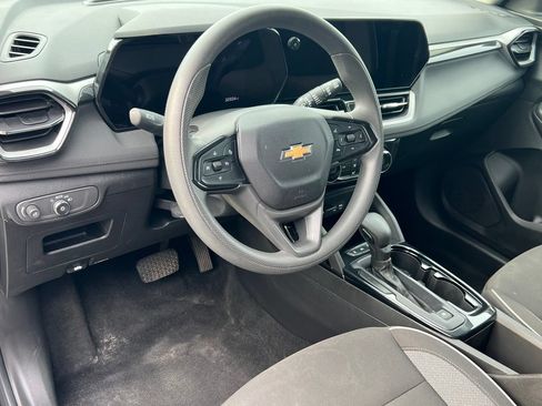 Used 2025 Chevrolet TrailBlazer LT AWD/4WD image 19