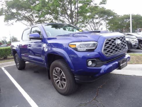 Used 2023 Toyota Tacoma TRD Sport AWD/4WD image 3