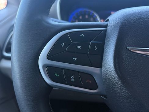 Used 2024 Chrysler Pacifica Touring-L image 35