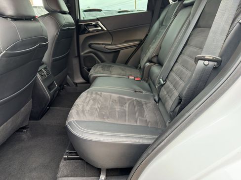 Used 2023 Mitsubishi Outlander ES image 22