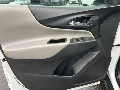 Used 2020 Chevrolet Equinox LS w/ LS Convenience Package image 12