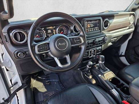 Used 2019 Jeep Wrangler Unlimited Sahara AWD/4WD image 12
