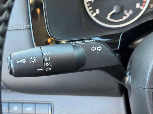 Used 2025 Nissan Pathfinder SL AWD/4WD image 23