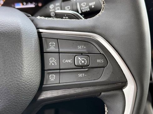 Certified 2025 Jeep Grand Cherokee Altitude image 21