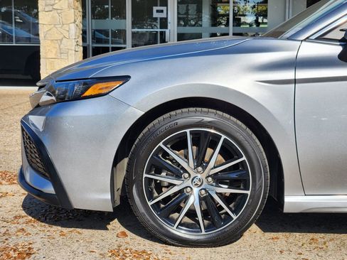 Used 2023 Toyota Camry SE image 9