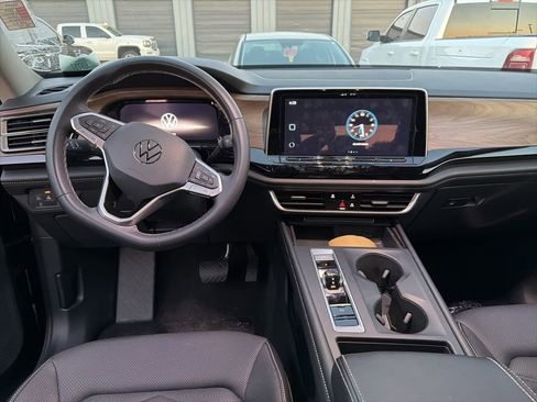 Used 2024 Volkswagen Atlas SE image 6