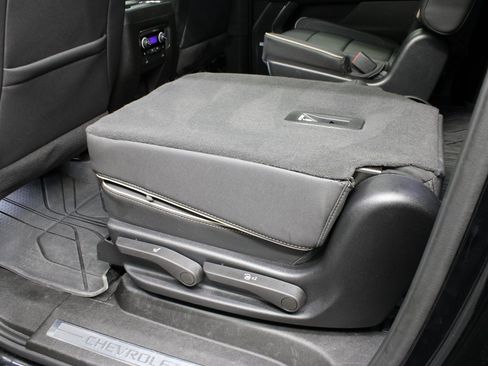 Used 2023 Chevrolet Suburban Premier image 58