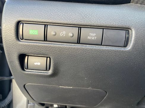Used 2023 Nissan Sentra SV FWD image 15