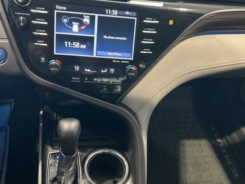 Used 2019 Toyota Camry XLE image 12