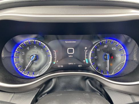 Used 2023 Chrysler Pacifica Touring-L FWD image 31