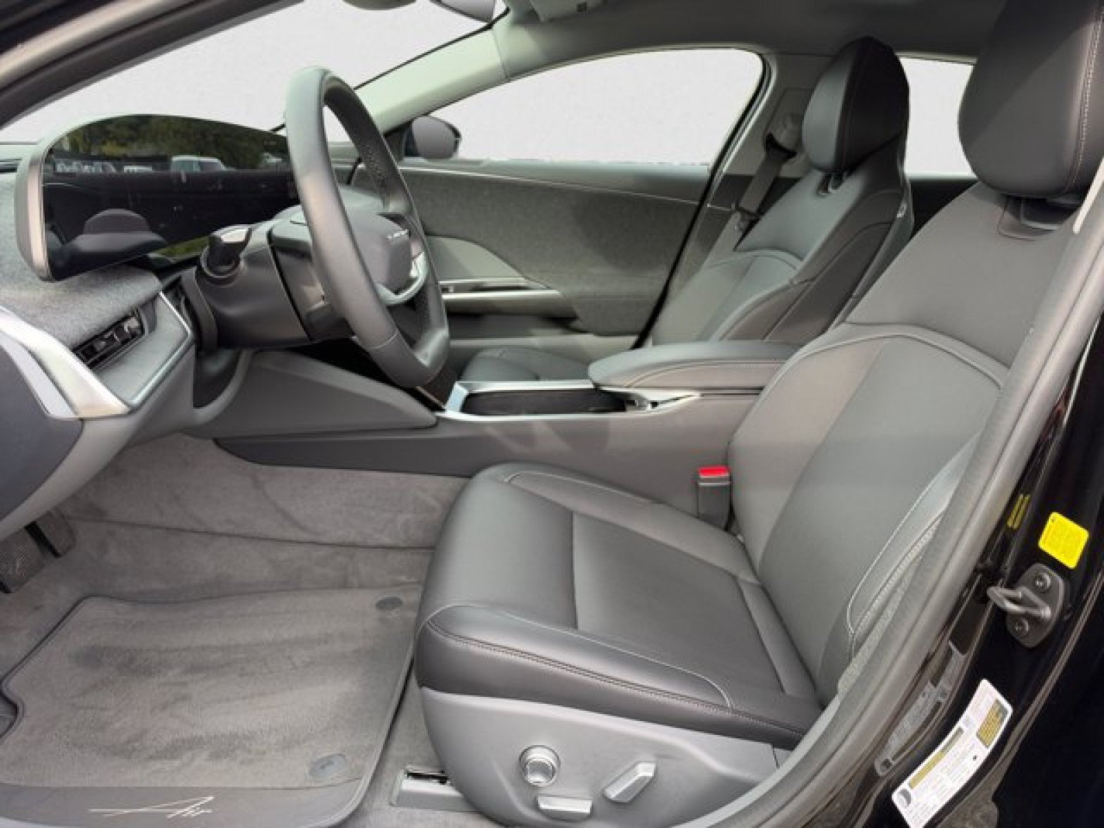 Used 2025 Lucid Air Pure RWD image 11