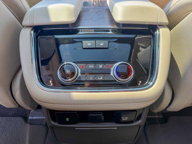 Used 2019 Lincoln Navigator Reserve AWD/4WD image 17