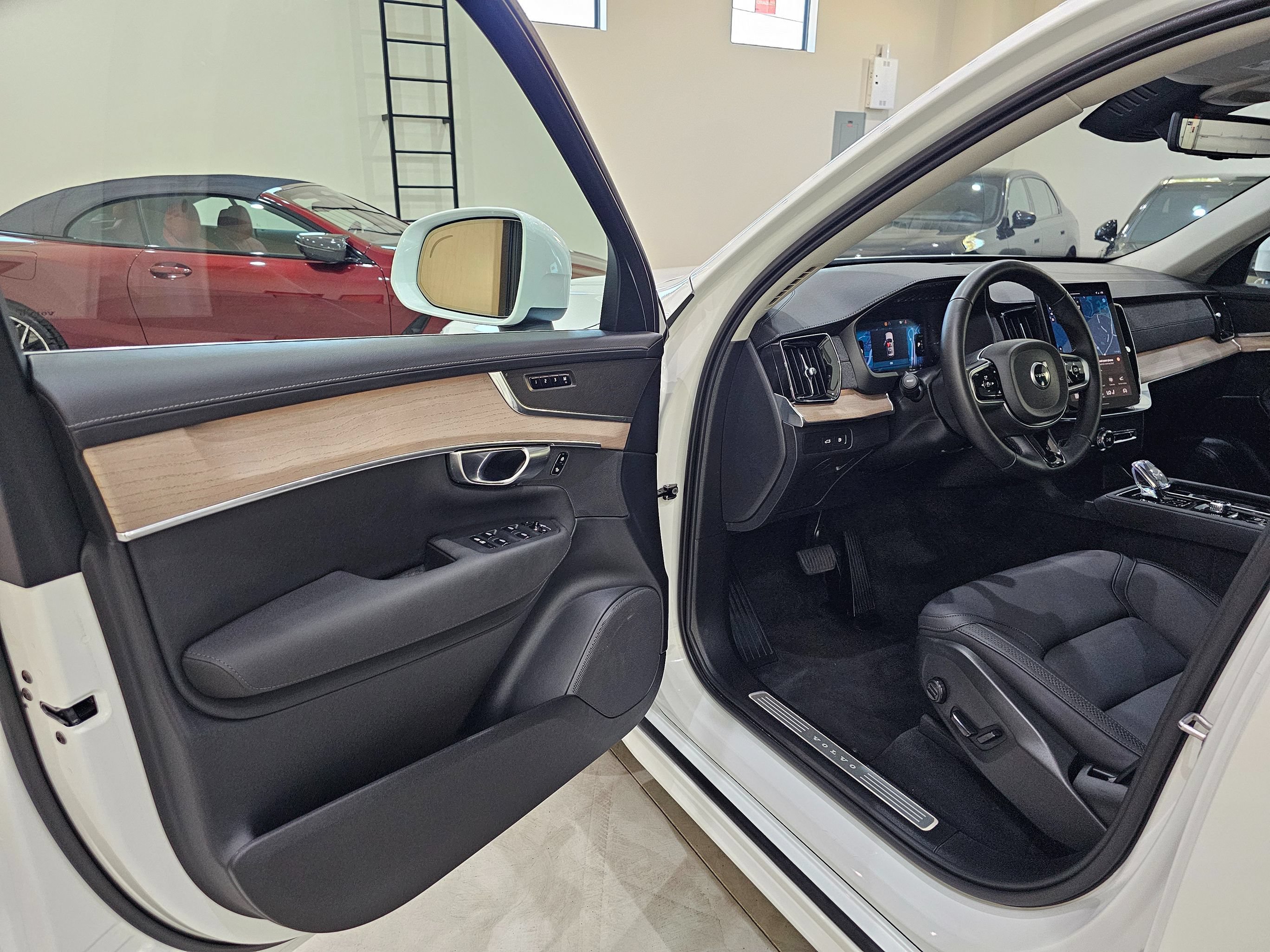 Used 2025 Volvo XC90 T8 Core w/ Climate Package AWD/4WD image 15