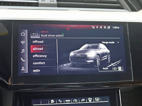 Used 2024 Audi Q8 e-tron Prestige image 22