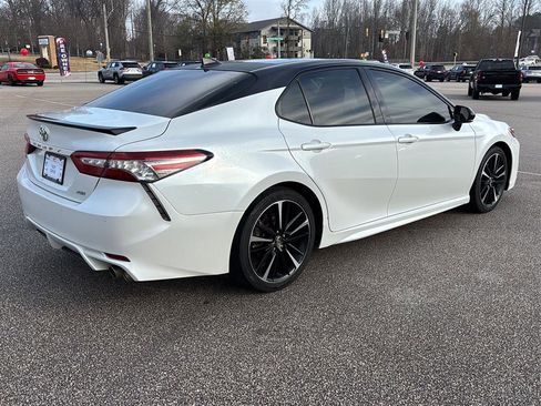 Used 2018 Toyota Camry XSE image 3
