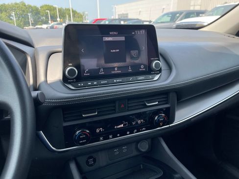 Used 2024 Nissan Rogue SV FWD image 20
