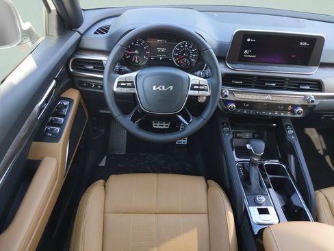 Used 2022 Kia Telluride SX w/ Towing Package FWD image 12