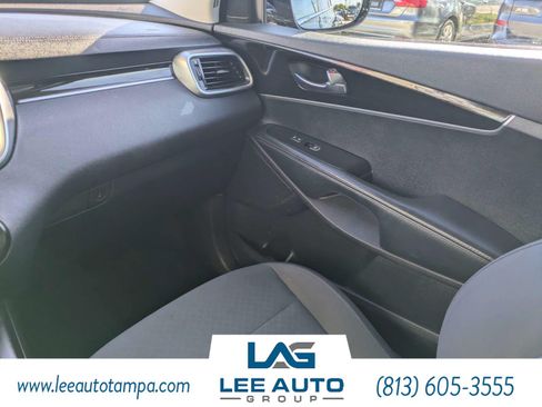 Used 2020 Kia Sorento LX FWD image 16