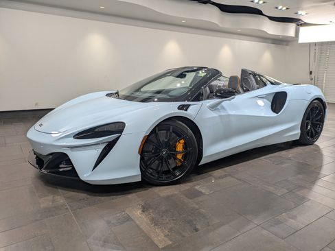 Used 2025 McLaren Artura Spider image 1