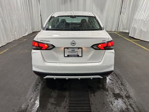 Used 2021 Nissan Versa SV image 4