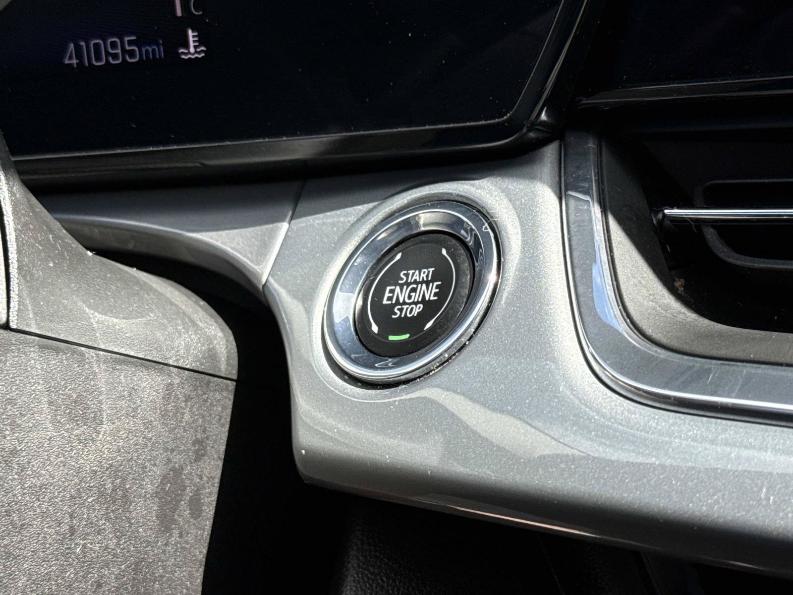 Used 2025 Chevrolet Trax LT FWD image 20
