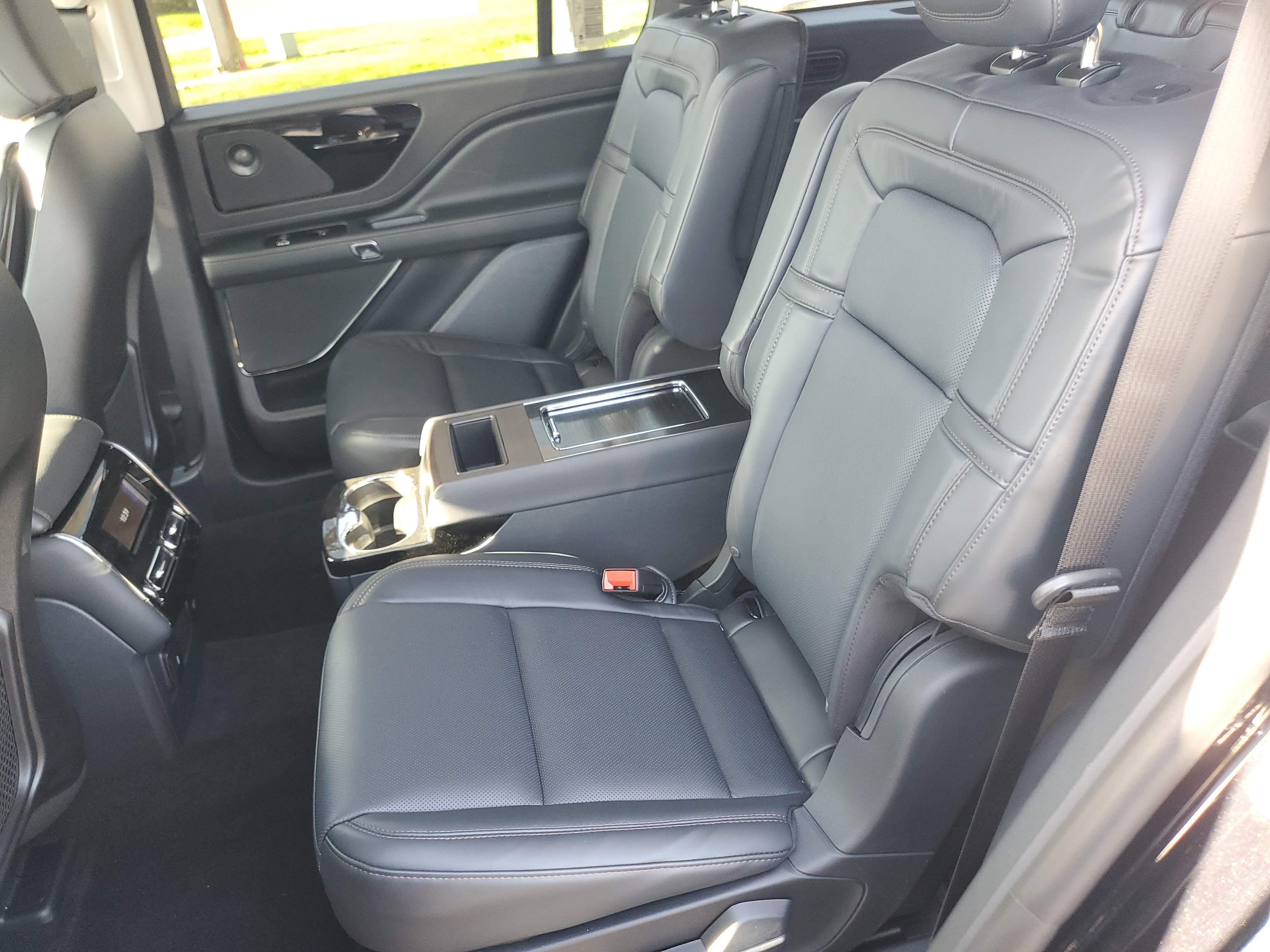 New 2027 Lincoln Aviator Reserve w/ Jet Appearance Package AWD/4WD image 27