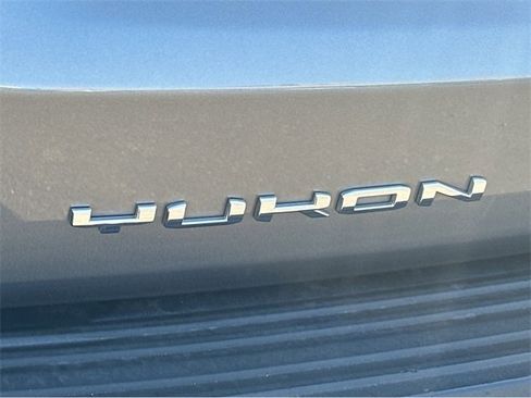 Certified 2022 GMC Yukon XL SLE w/ Gmc Pro Safety Plus Package image 13