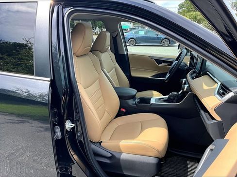 Used 2022 Toyota RAV4 XLE Premium AWD/4WD image 11