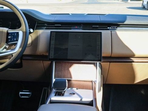 New 2025 Land Rover Range Rover Long Wheelbase SE image 29