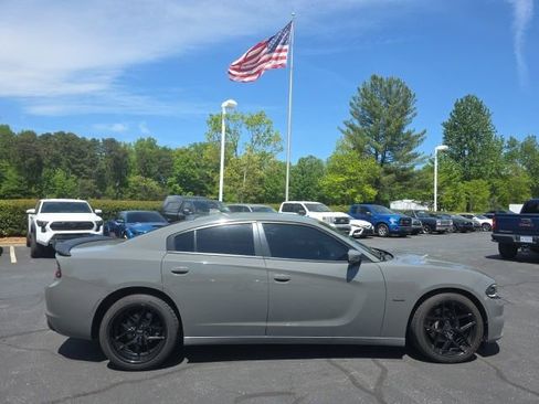 Used 2018 Dodge Charger R/T RWD image 9