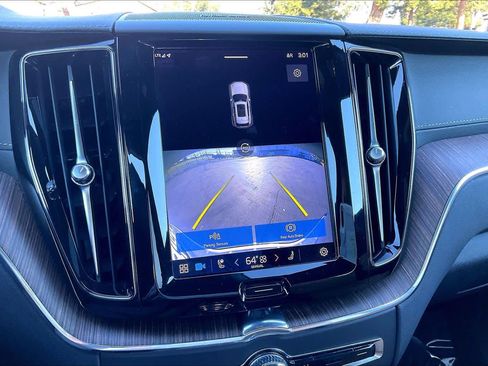 Used 2023 Volvo XC60 B5 Ultimate w/ Climate Package image 24