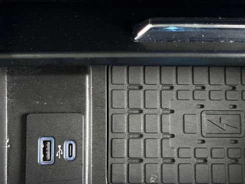 Used 2024 Ford Expedition XLT AWD/4WD image 21