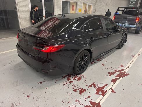 Used 2025 Toyota Camry SE w/ Convenience Package image 4