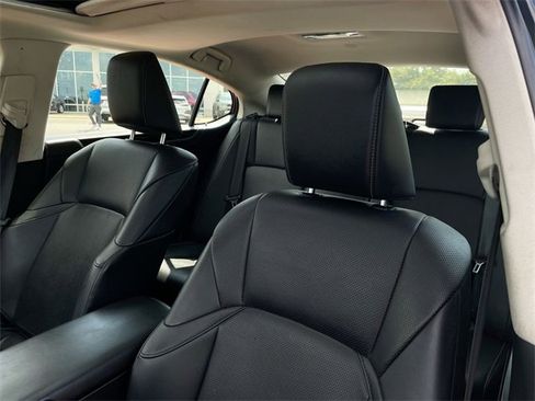 Used 2019 Lexus ES 300h w/ Premium Package image 14