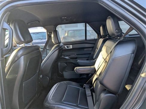 Certified 2020 Ford Explorer XLT w/ Equipment Group 202A image 7