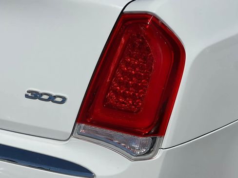 Used 2019 Chrysler 300 Limited RWD image 34