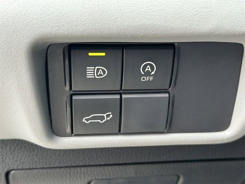 Used 2023 Toyota Highlander XLE image 27