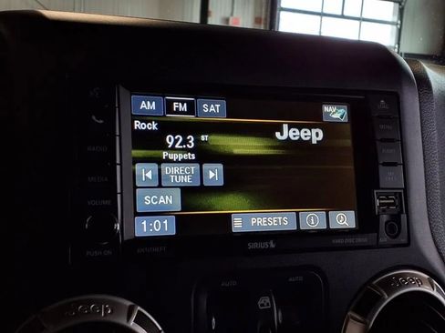 Used 2016 Jeep Wrangler Unlimited Sahara image 19