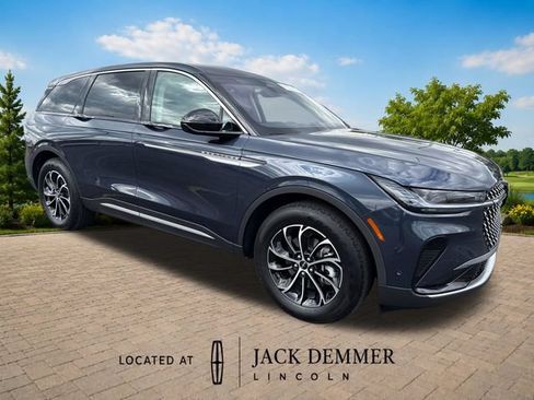 Used 2024 Lincoln Nautilus Premier AWD/4WD image 10