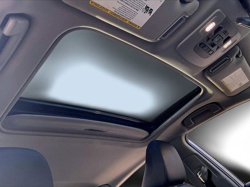 Used 2021 Toyota Camry SE image 15