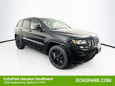 Used 2022 Jeep Grand Cherokee Laredo X AWD/4WD image 1