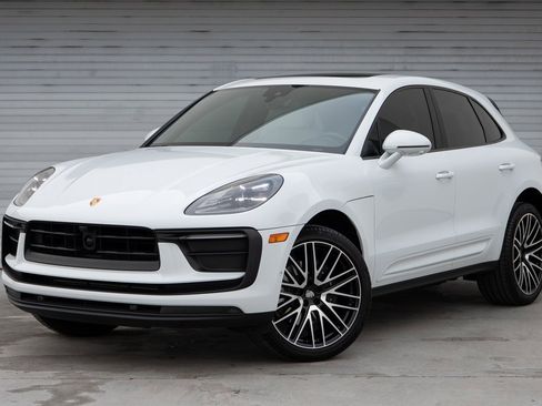 Certified 2024 Porsche Macan image 1
