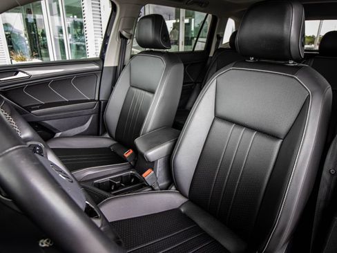 Certified 2024 Volkswagen Tiguan SE FWD image 24